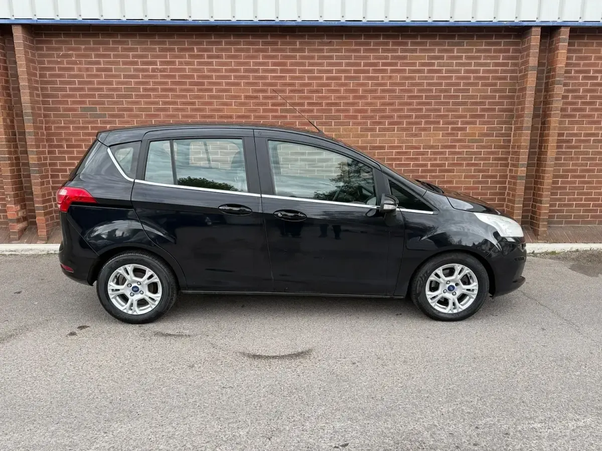 Used Ford B-MAX Zetec 105 HP (77 kW) 2014 Black MPV