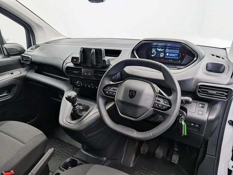 Used Peugeot Partner S 101 HP (74 kW) 2025 White MPV