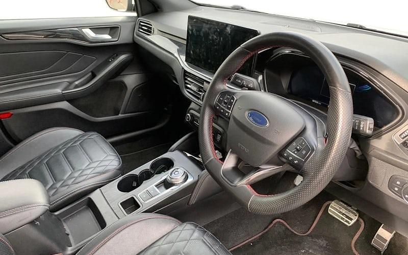 Used Ford Focus ST-Line 120 HP (88 kW) 2022 White Estate