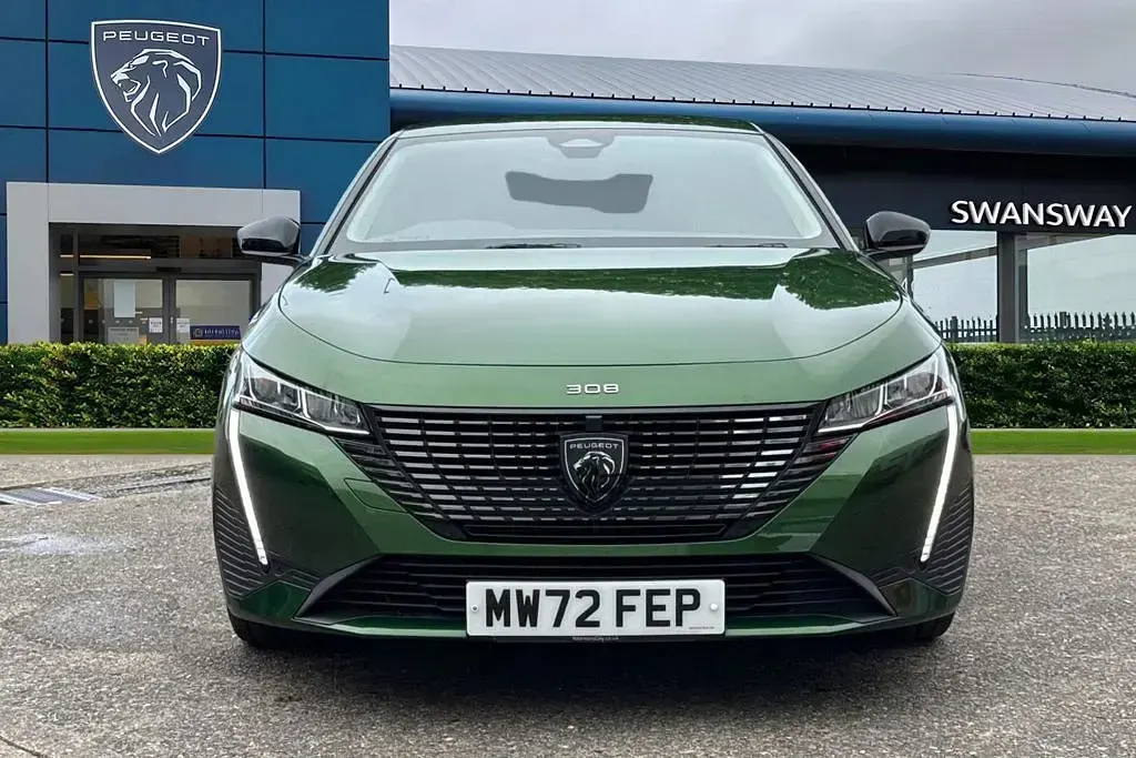 Used Peugeot 308 Allure Premium 129 HP (94 kW) 2023 Green Hatchback
