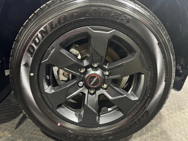 New Isuzu D-Max 2025 Biarritz blue Pickup