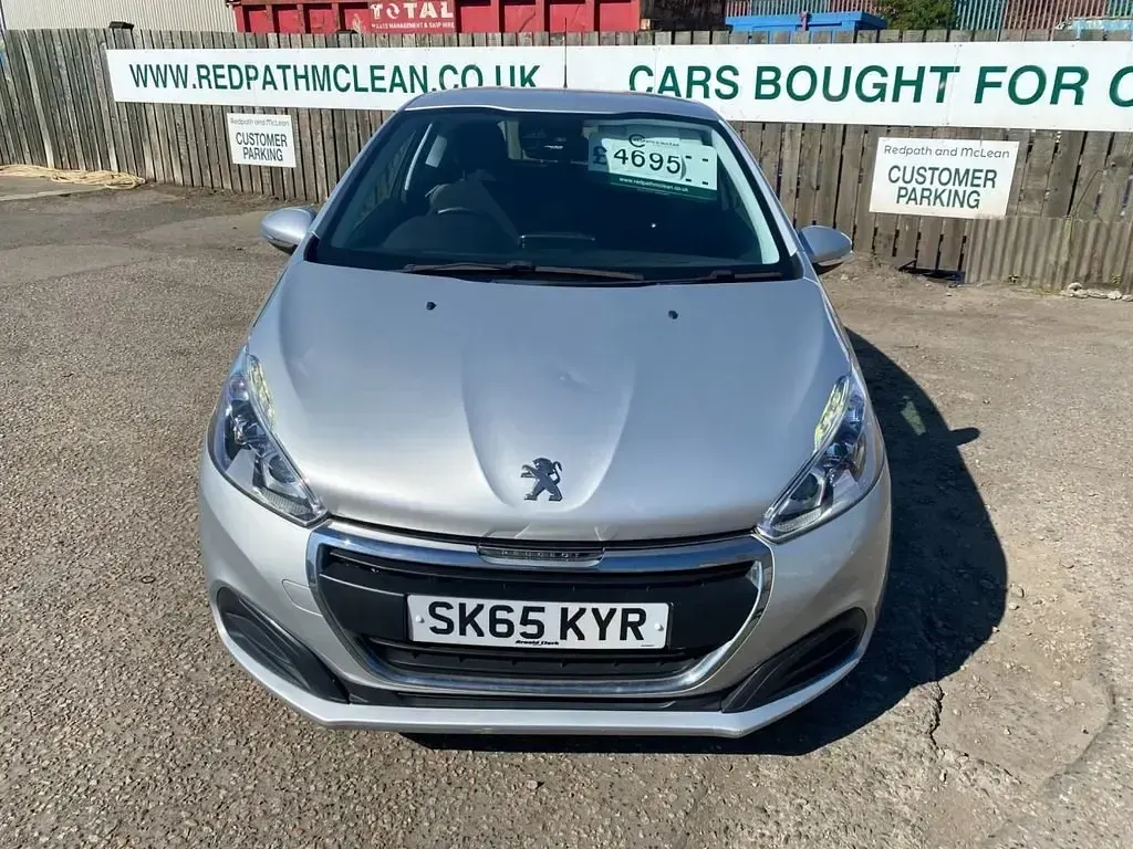 Używany Peugeot 208 Active 68 KM (50 kW) 2015 Srebrny Hatchback