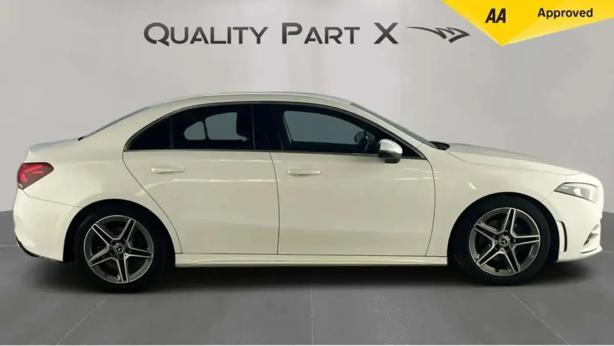 Usado Mercedes A200 AMG line 163 CV (119 kW) 2019 Blanco Berlina