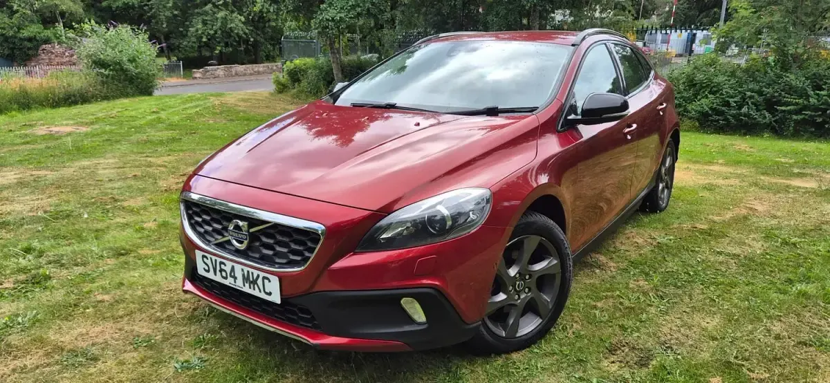 Used Volvo V40 2014 Red Hatchback
