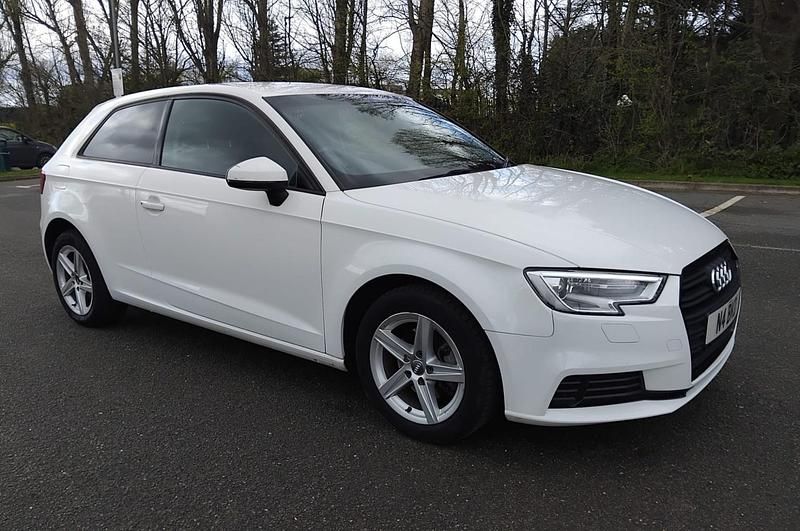 Used Audi A3 2016 White Hatchback