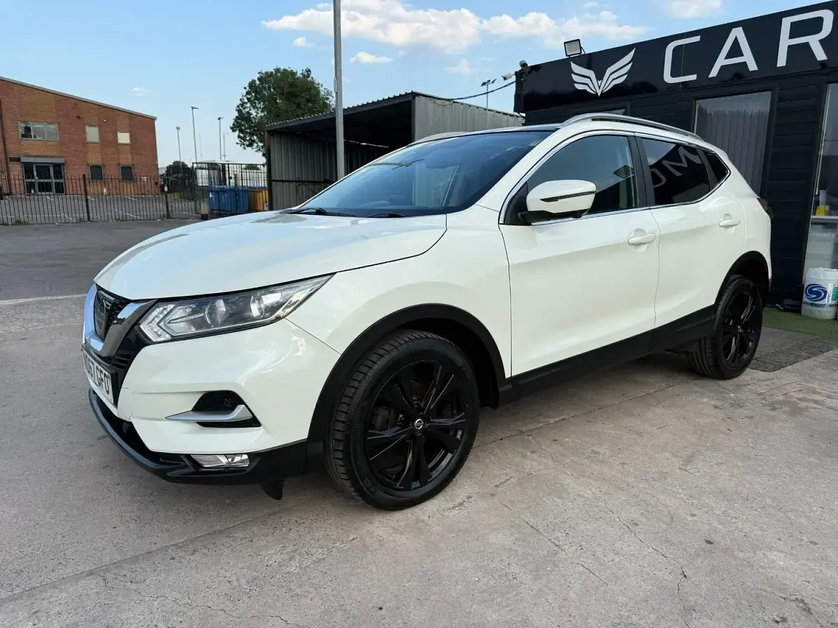 Used Nissan Qashqai N-Connecta 130 HP (95 kW) 2018 White SUV
