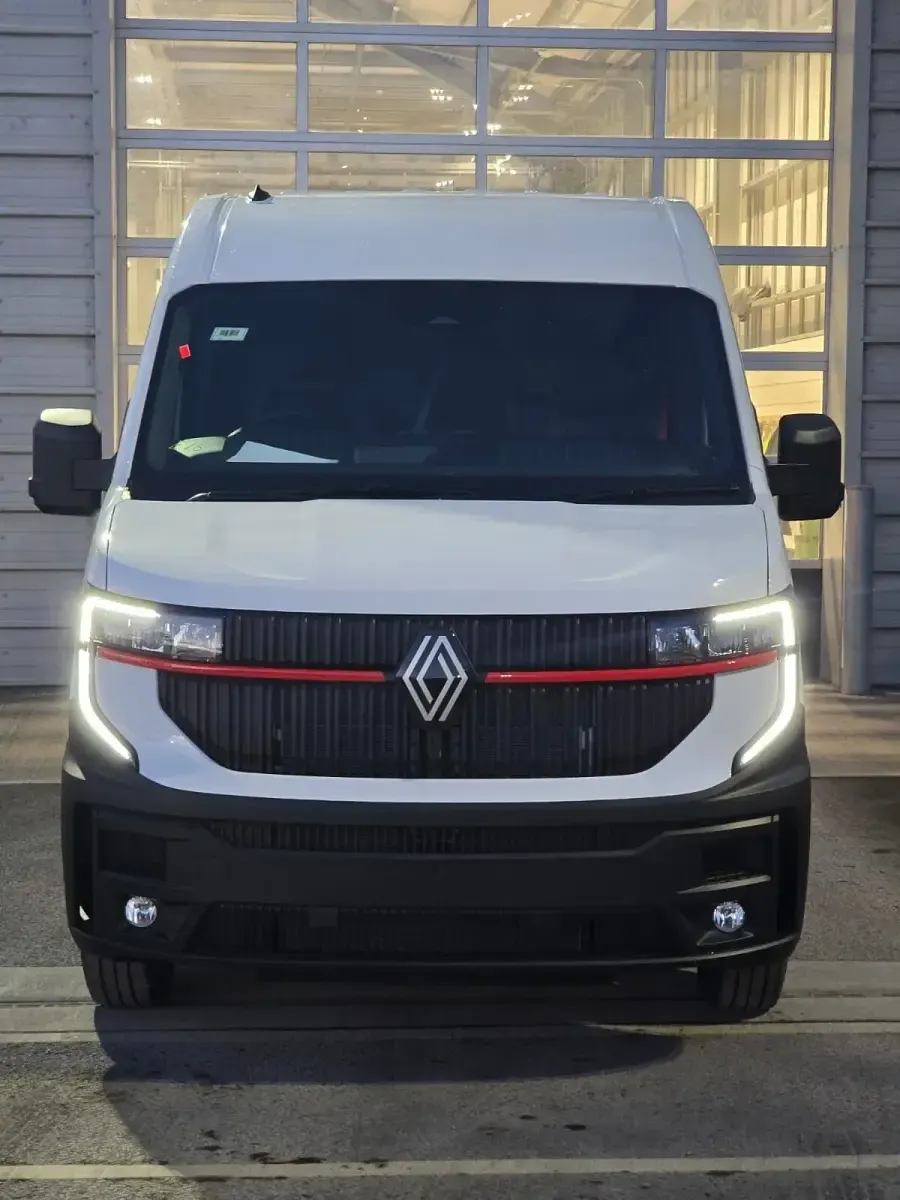New Renault Master 150 HP (110 kW) 2025 White Van