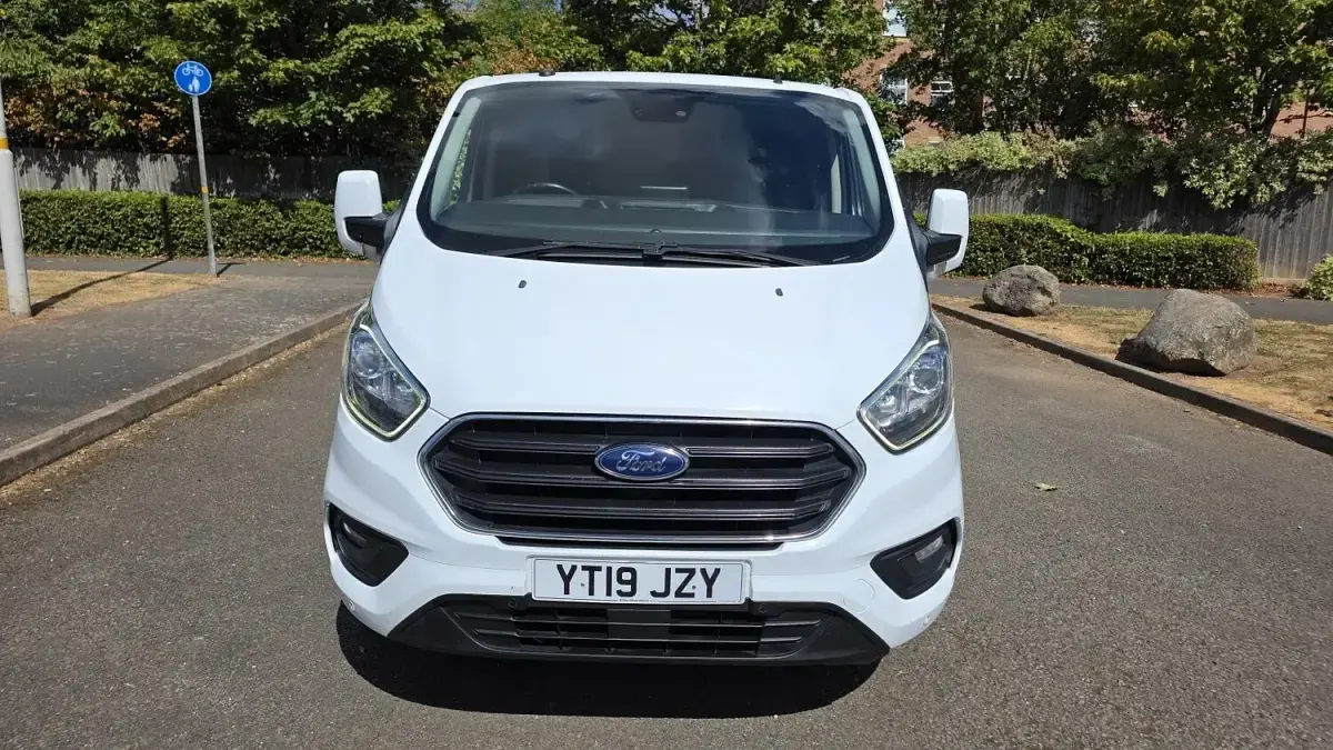 Used Ford Transit Custom Limited 130 HP (95 kW) 2019 White Van