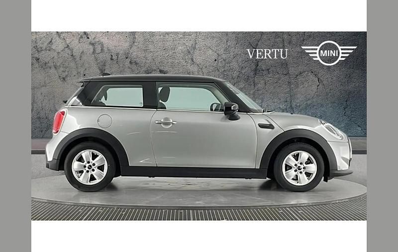 Begagnad Mini Cooper Classic 136 HK (100 kW) 2022 Silver Halvkombi