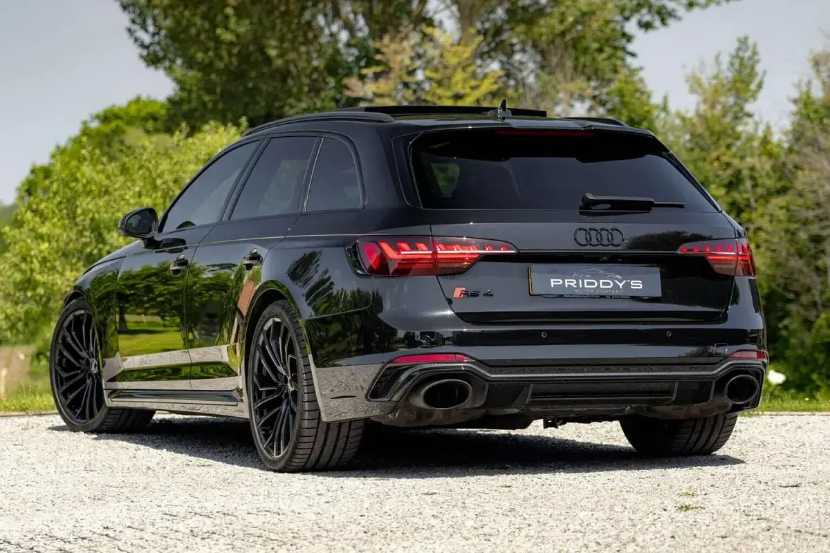 Used Audi RS4 Comfort 450 HP (330 kW) 2020 Black Estate