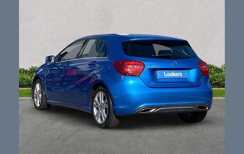 Used Mercedes A180 Executive 109 HP (80 kW) 2017 Blue Hatchback