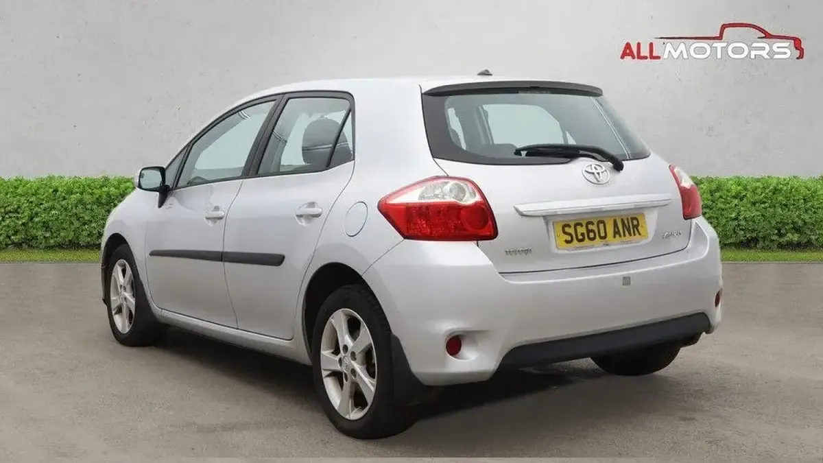 Used Toyota Auris 2010 Silver Hatchback