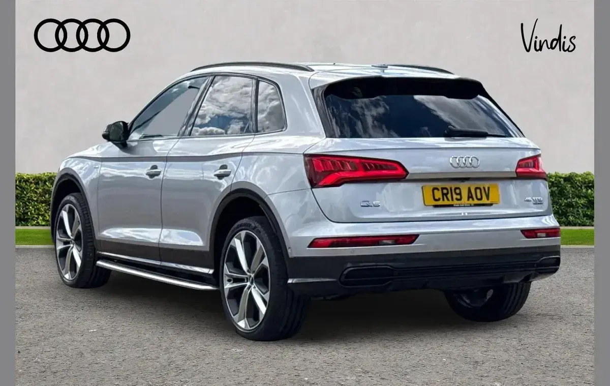 Begagnad Audi Q5 Comfort 241 HK (177 kW) 2019 Silver SUV