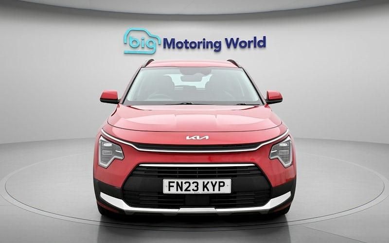 Begagnad Kia Niro 141 HK (103 kW) 2023 Röd SUV