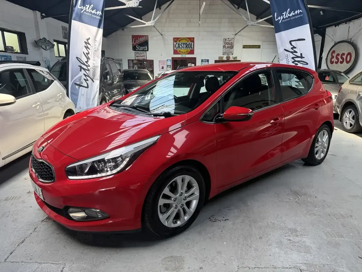 Used Kia Ceed 133 HP (97 kW) 2015 Red Hatchback