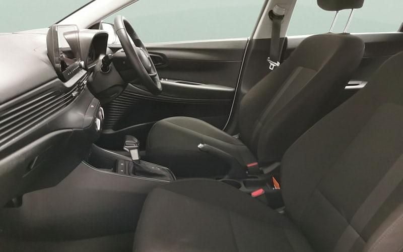 Used Hyundai i20 Advanced 101 HP (74 kW) 2024 White Hatchback