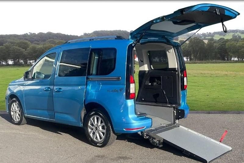 Blue Used 2023 Ford Tourneo Connect Titanium MPV | £19,999 (Good price) - Image 1/1