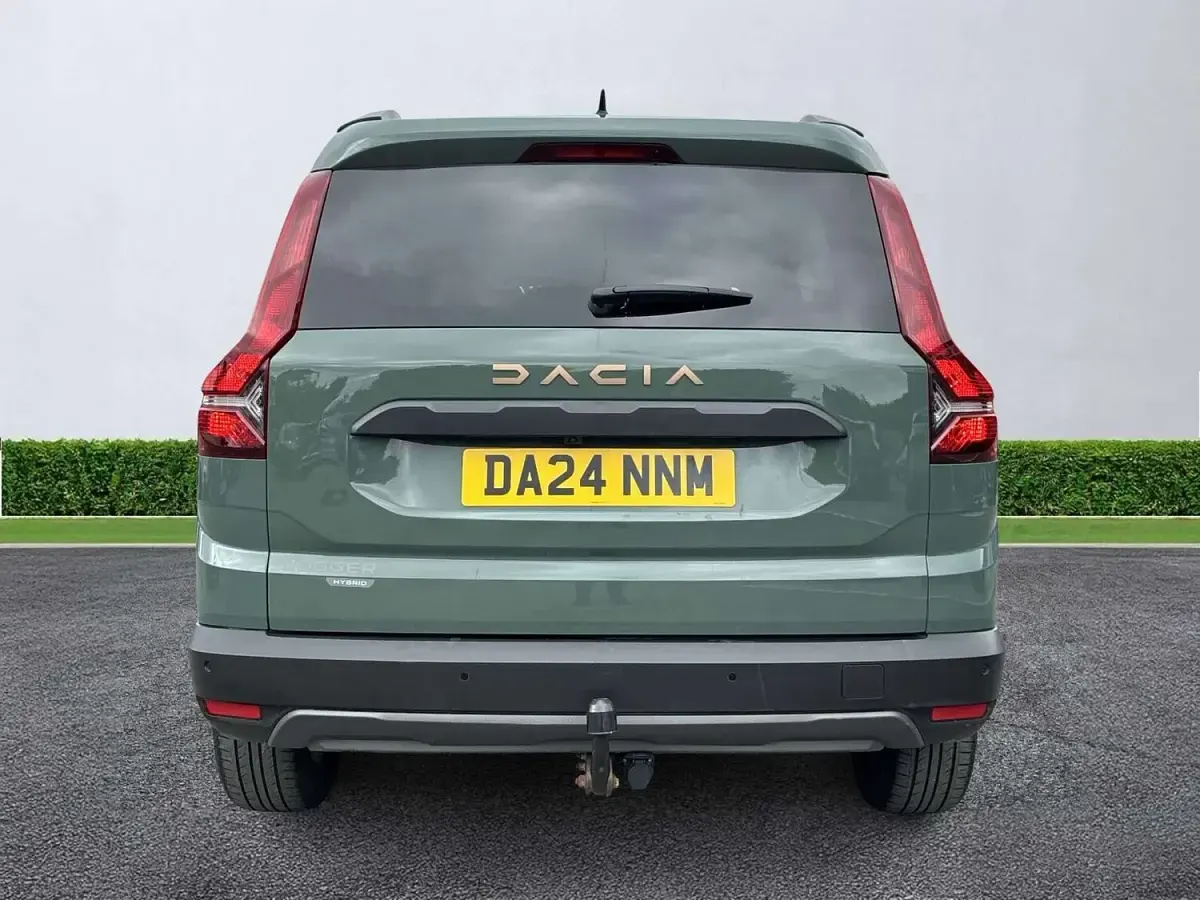 Used Dacia Jogger Extreme 140 HP (102 kW) 2024 Green MPV