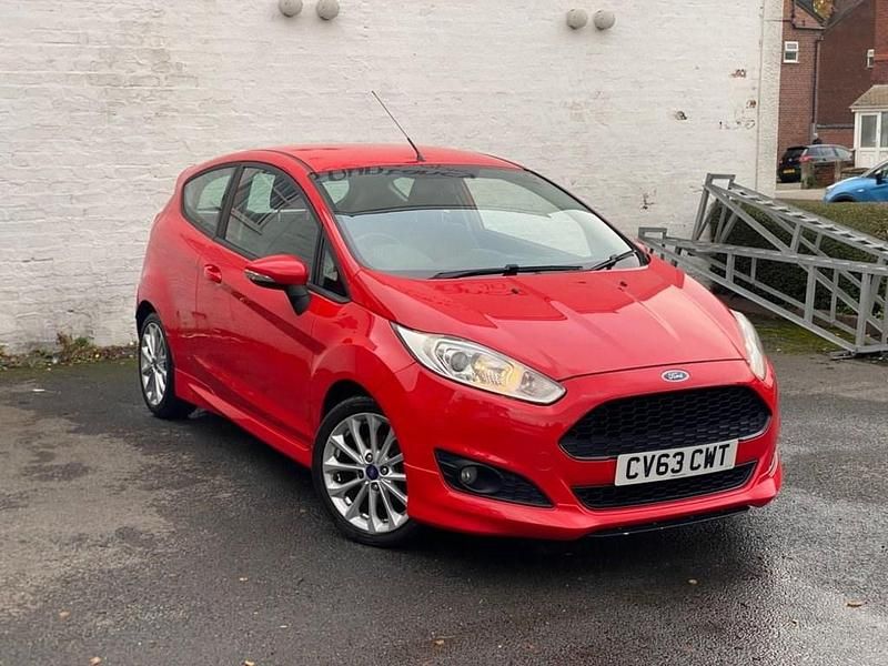 Red Used 2013 Ford Fiesta Zetec Hatchback | £3,150 (Fair price) - Image 1/4