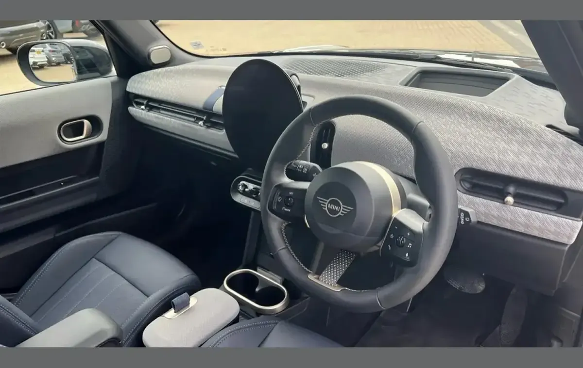 Begagnad Mini Cooper Exclusive 204 HK (150 kW) 2024 Svart Halvkombi