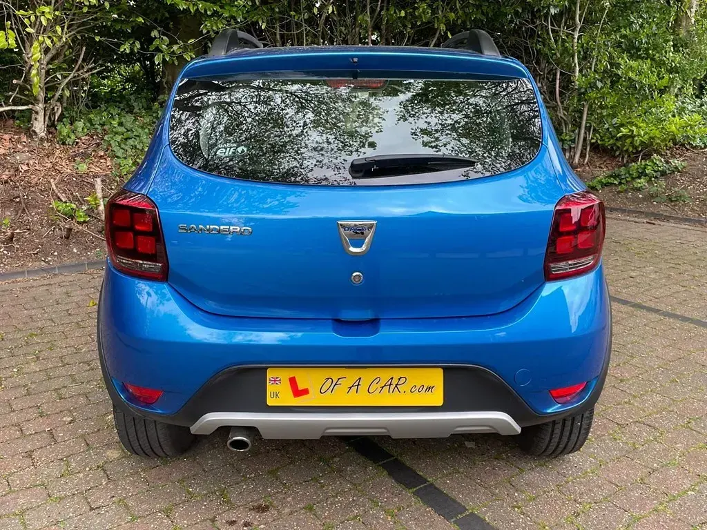 Begagnad Dacia Sandero Essentiel 90 HK (66 kW) 2020 Blå Halvkombi