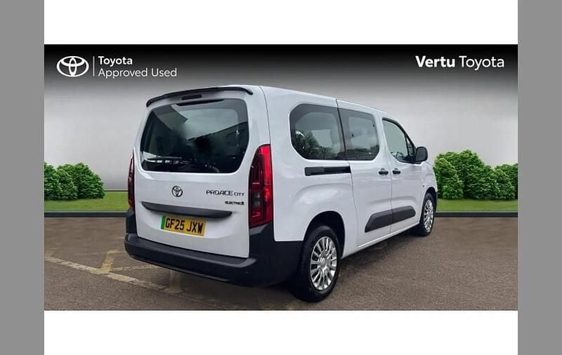 Used Toyota Proace Verso City 100 kW (136 HP) 2025 White Estate