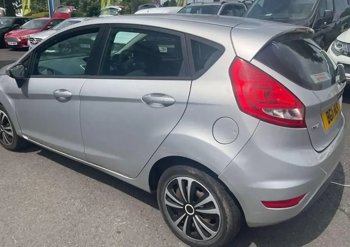 Used Ford Fiesta 70 HP (51 kW) 2011 Silver Hatchback