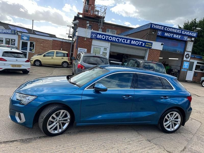 Używany Audi A3 Sport 150 KM (110 kW) 2020 Niebieski Sedan/Limuzyna