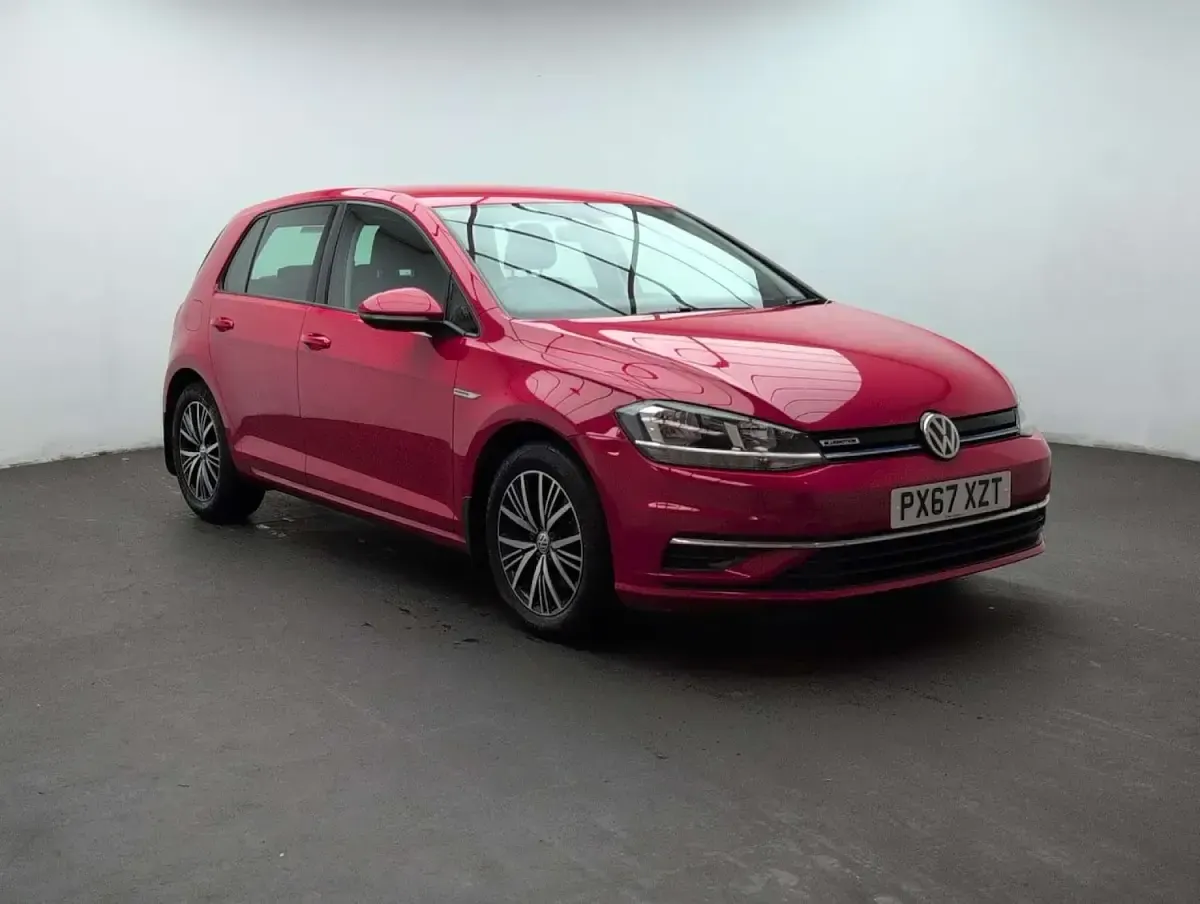Used VW Golf VII SE 130 HP (95 kW) 2017 Red Hatchback