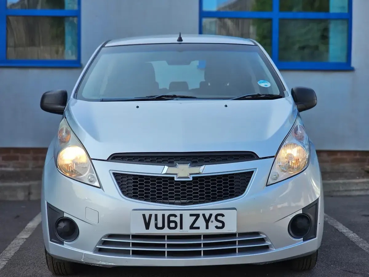 Used Chevrolet Spark 68 HP (50 kW) 2011 Silver Hatchback