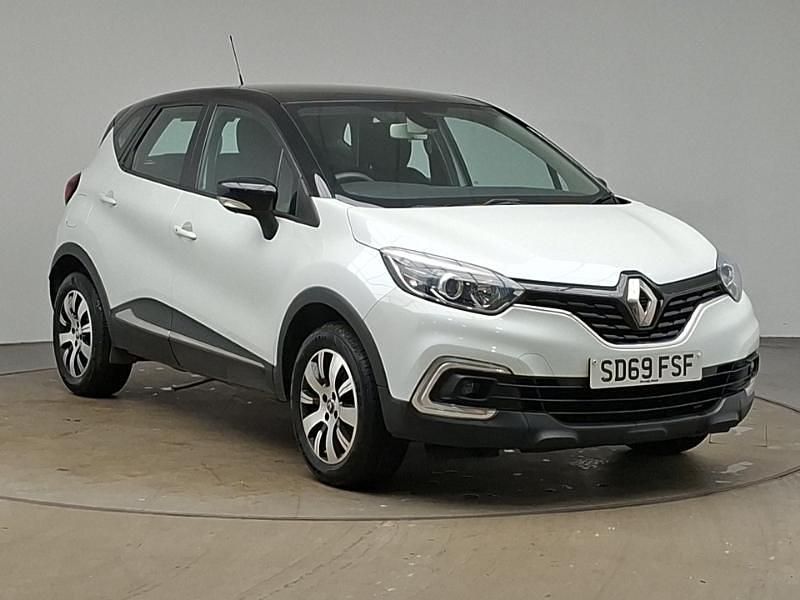 Used Renault Captur Play 90 HP (66 kW) 2019 White/black SUV