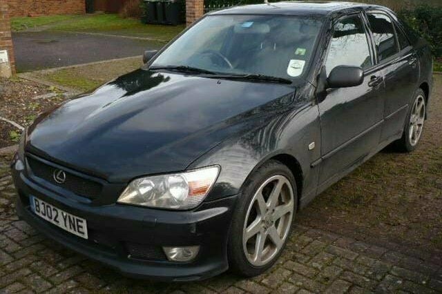 Used Lexus IS300 211 HP (155 kW) 2002 Sedan