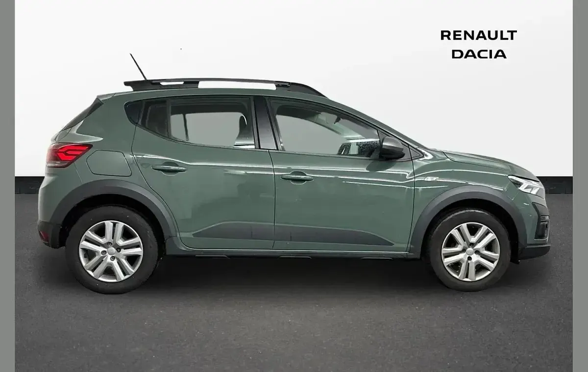 Used Dacia Sandero Expression 90 HP (66 kW) 2023 Green Hatchback