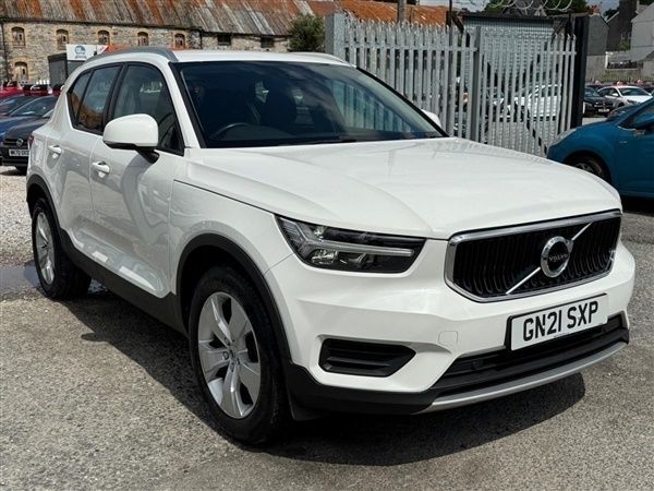 Ice white Used 2021 Volvo XC40 Momentum SUV | £18,599 (Fair price) - Image 1/1