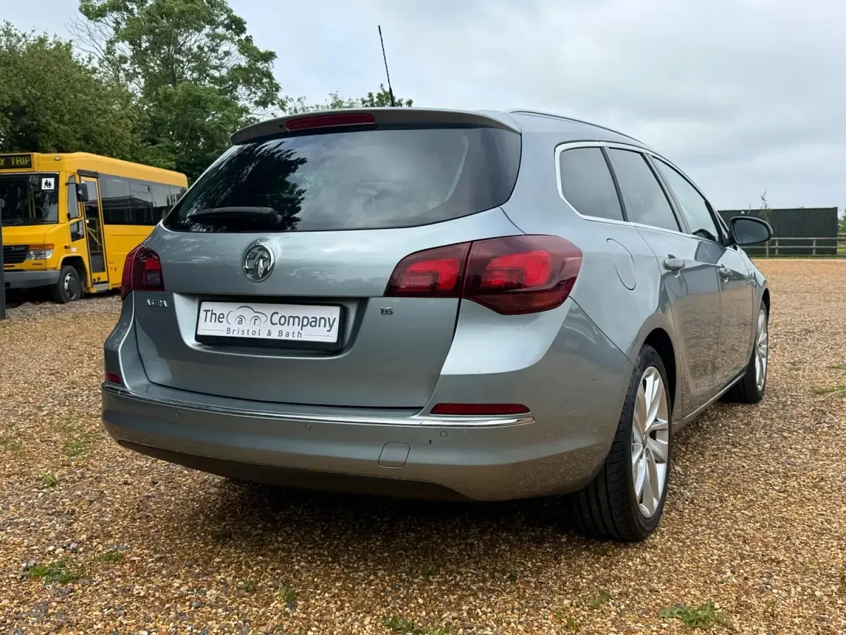 Used Vauxhall Astra SRi 2013 Silver Estate
