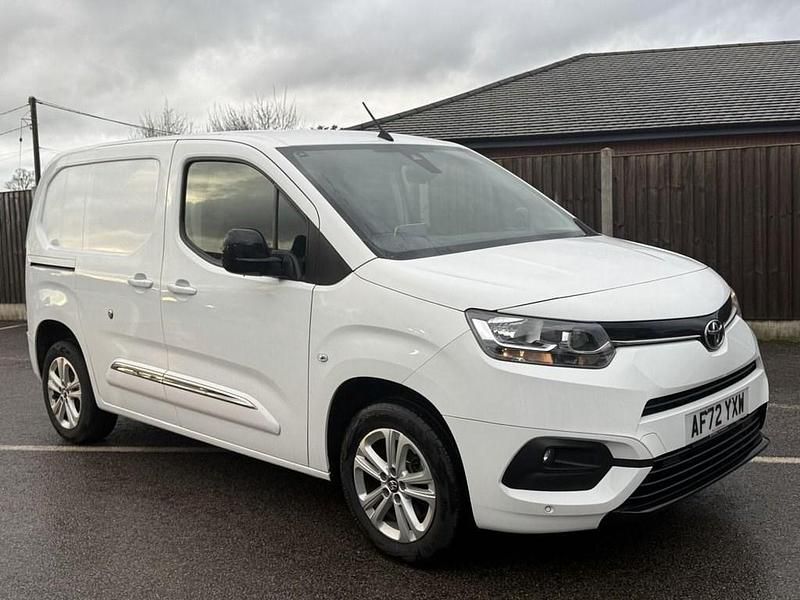 Used Toyota Proace Design 2022 White MPV