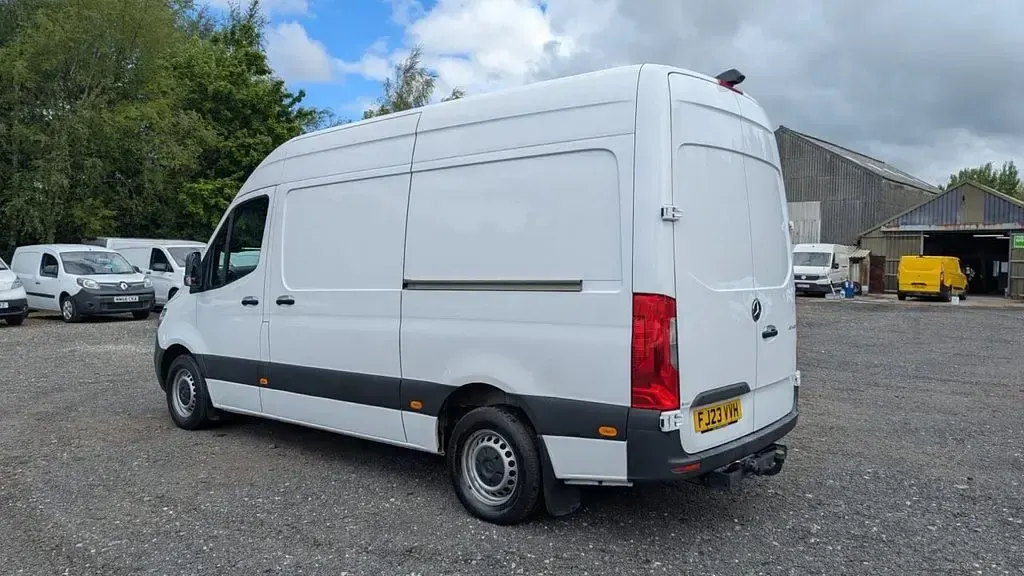 Used Mercedes Sprinter Progressive 170 HP (125 kW) 2023 White Van