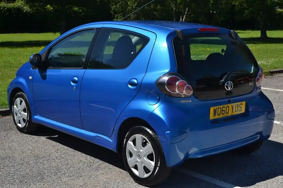 Used Toyota Aygo 68 HP (50 kW) 2010 Blue Hatchback