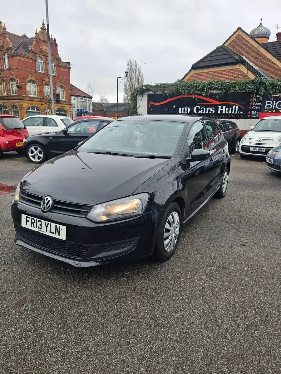 Begagnad VW Polo S 2013 Svart Halvkombi