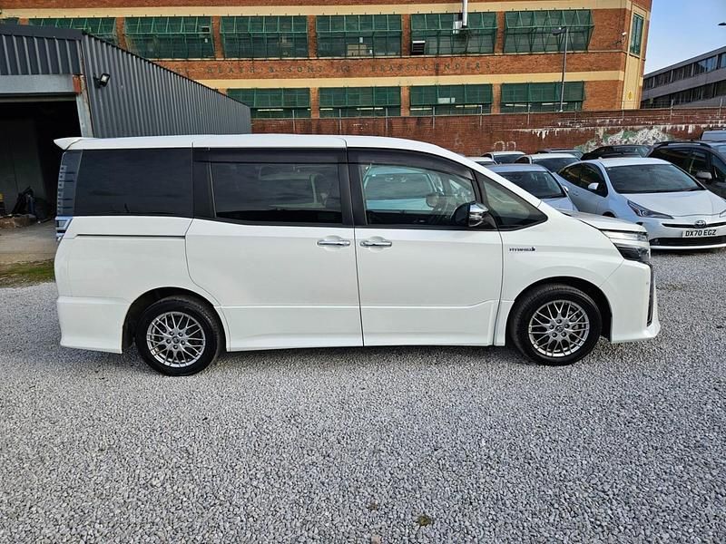 Used Toyota Noah 2026 White MPV