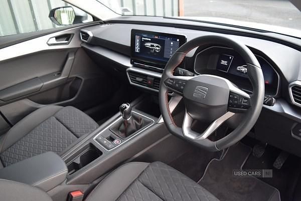 Used Seat Leon FR 130 HP (95 kW) 2022 White Estate