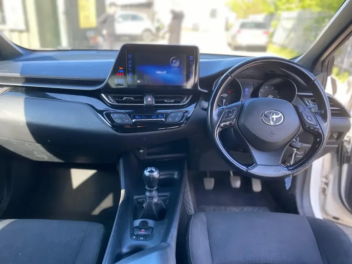 Used Toyota C-HR 116 HP (85 kW) 2017 White SUV