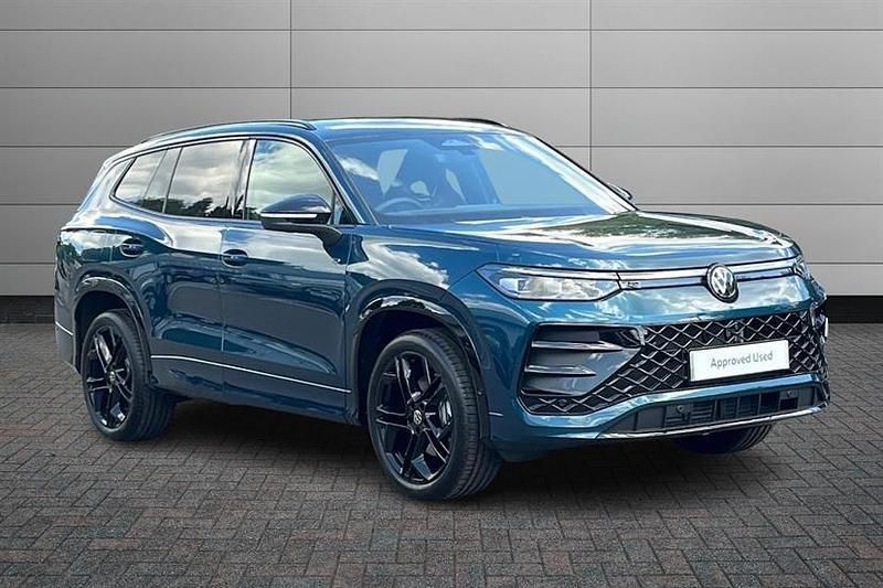 Nightshade blue Used 2025 VW Tayron R-line SUV | £38,995 (Fair price) - Image 1/4
