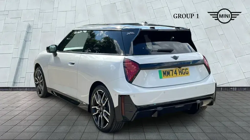 Used Mini Cooper SE Hatch 158 kW (215 HP) 2024 White Hatchback