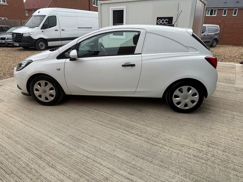Used Vauxhall Corsa 95 HP (69 kW) 2018 White Van
