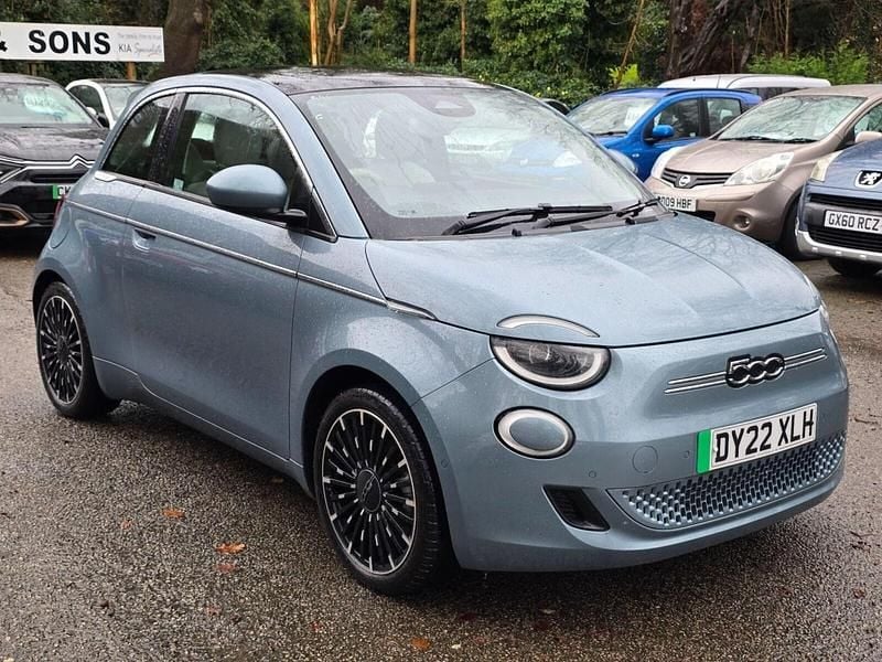 Blue Used 2022 Fiat 500e La Prima Hatchback | £16,495 (Fair price) - Image 1/4