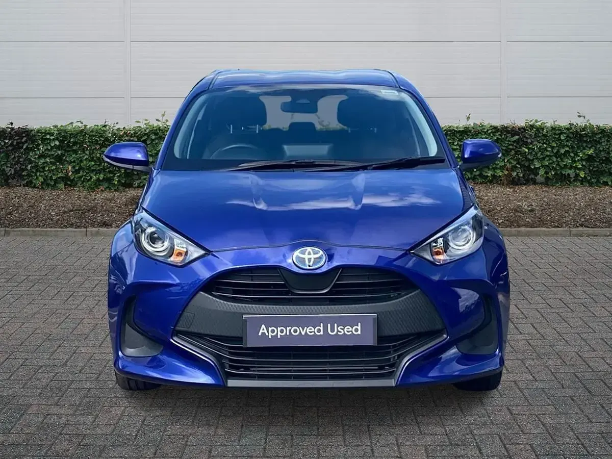 Usado Toyota Yaris Hybrid 2023 Azul Utilitario