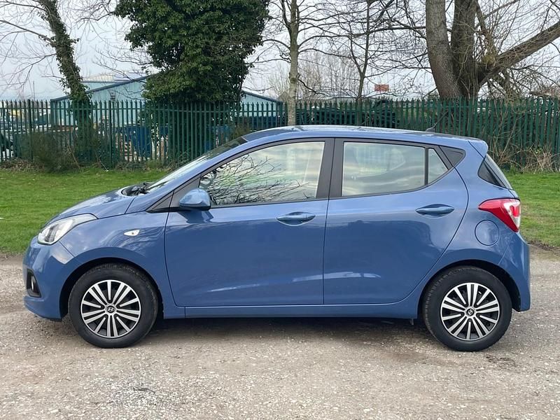 Used Hyundai i10 SE 83 HP (61 kW) 2017 Blue Hatchback