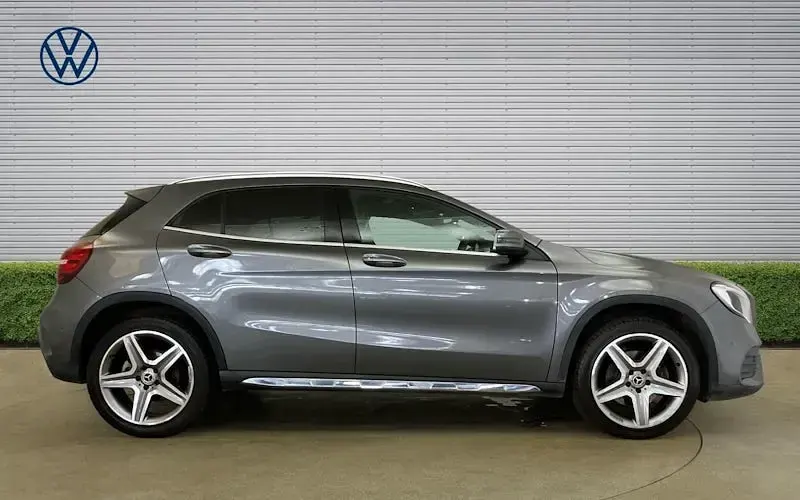 Usado Mercedes GLA220 AMG Line Premium 177 HP (130 kW) 2018 Cinzento SUV