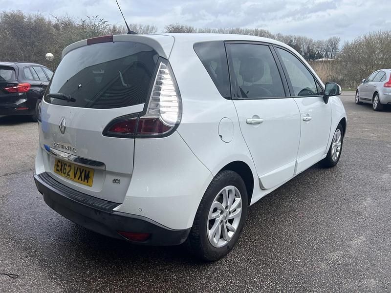 Used Renault Scénic III Dynamique 110 HP (80 kW) 2012 White MPV